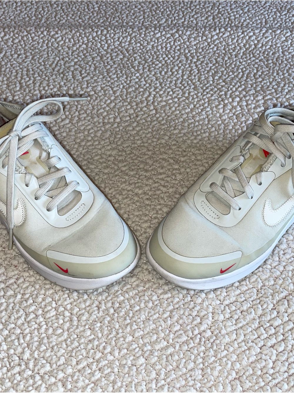 Women’s Nike Cream and Red/Orange Low-Top Sneakers. Size 5.5